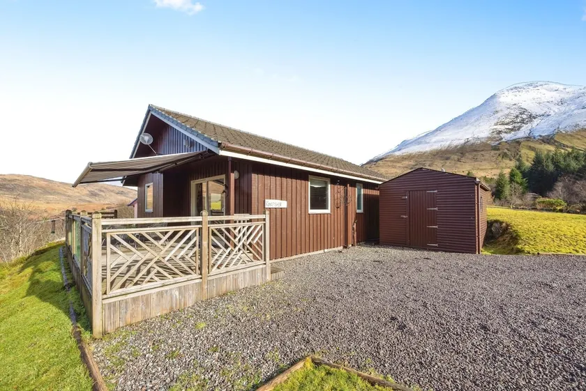 Kingfisher Lodge with sensational loch views - Image 1