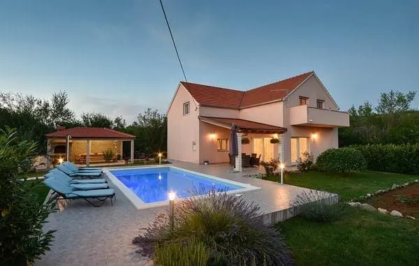 Villa con barbecue, idromassaggio e piscina privata | Vista sulla montagna - Image 1