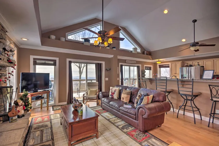 Family Home w/ Decks & Sunset Views in Beech Mtn! - Image 1