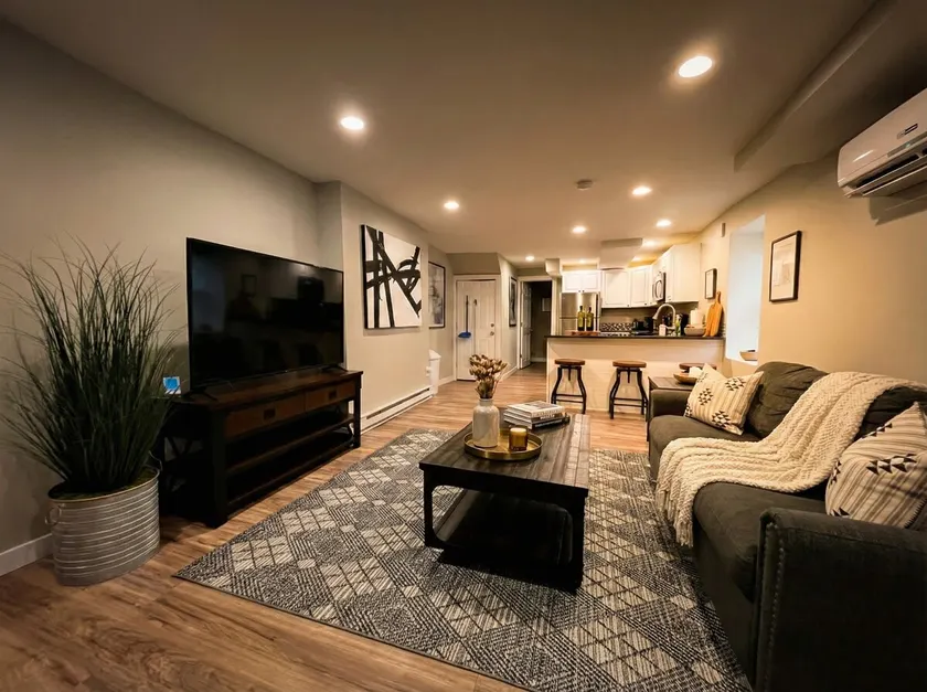 Stylish Cool Springs Apt, King Bed - Image 1