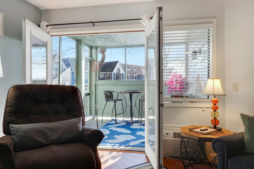 105 Pointes North Inn - Image 1