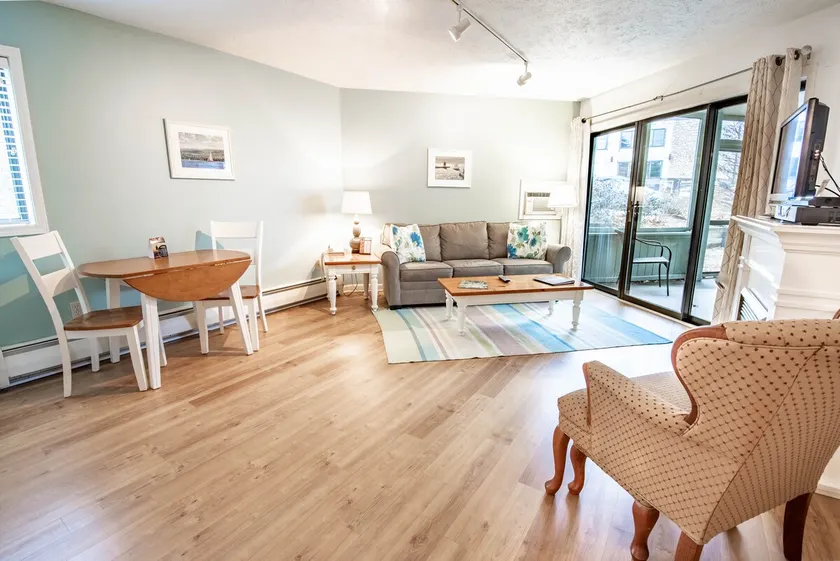 201 Pointes North Inn - Image 1