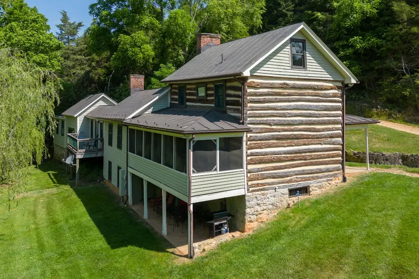 Willow Haven Secluded Creekside Cabin - Image 1