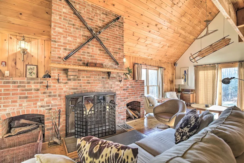 Upscale Montgomery Cabin, Near Jay Peak Resort! - Image 1