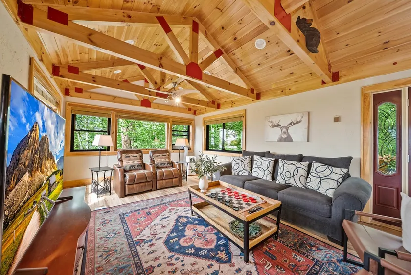 Mountain cottage near outdoor activities - Image 1