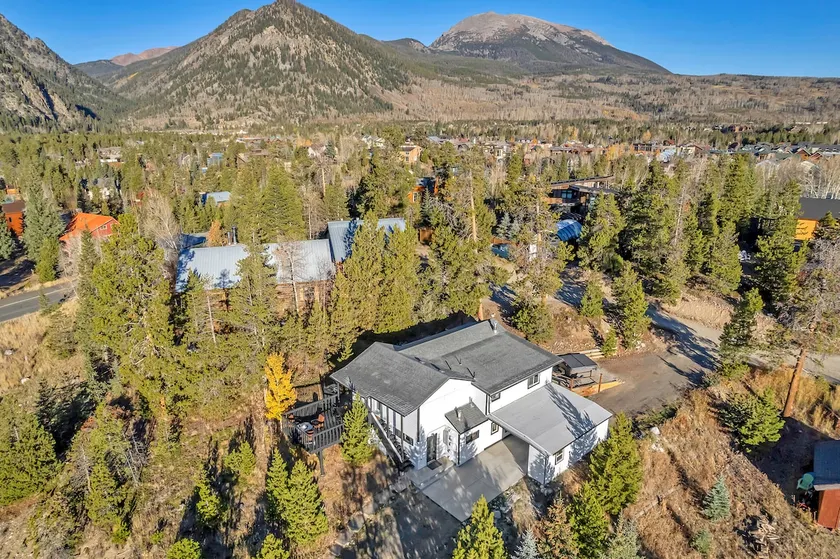 Mountain View Chalet • Walk to Main • $0 Cleaning - Image 1