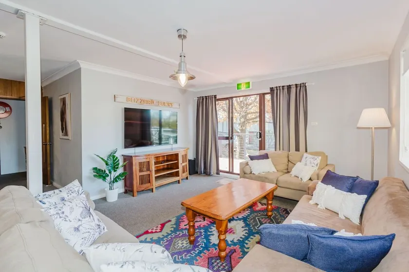 Blizzard Bunny Lodge 43 Gippsland Street - Image 1