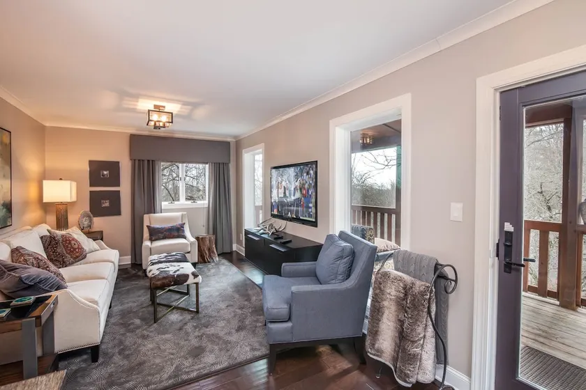 Chalet de montagne moderne avec emplacement idéal, suite king, baby-foot, Animaux acceptés, près de App Ski! - Image 1