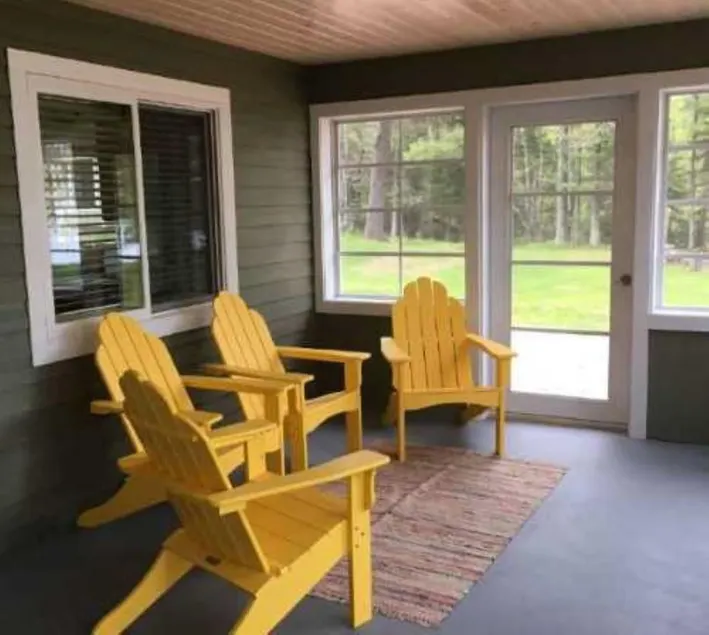 The yellow Cabin @ Bodin's resort - Image 1