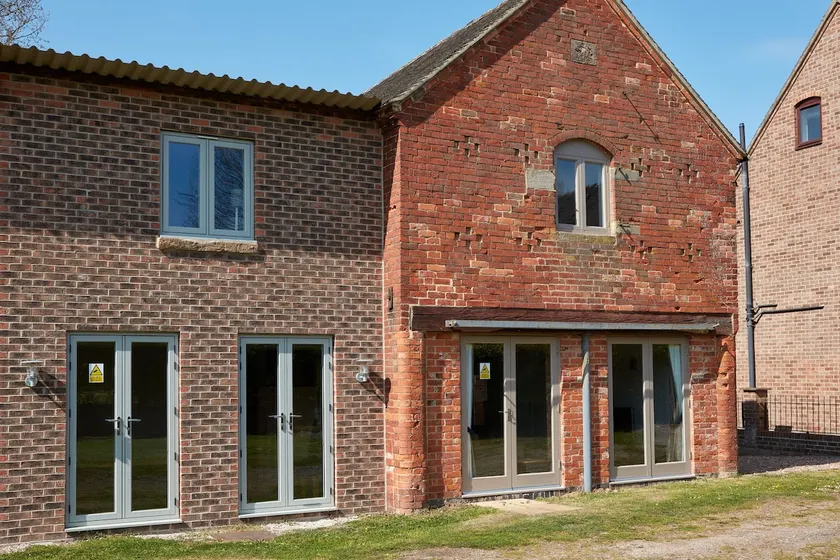 Barn Conversion Cottage, Dog-Friendly with Hot Tub - Image 1