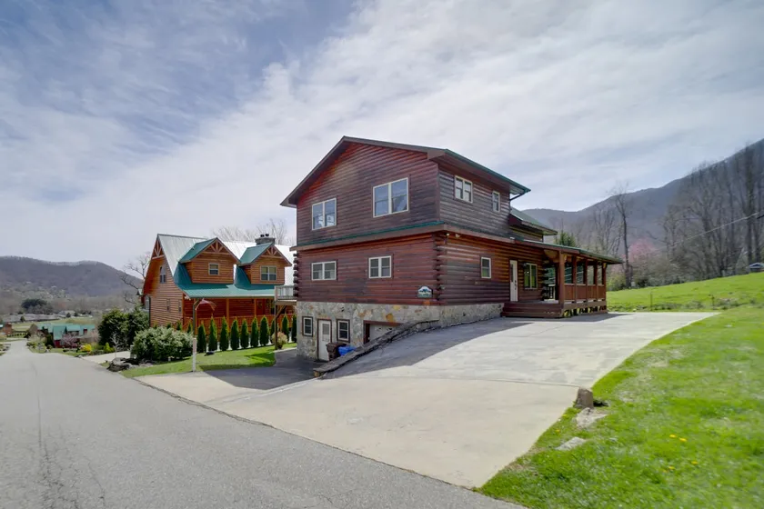 Maggie Valley Cabin w/ Private Hot Tub & Game Room - Image 1