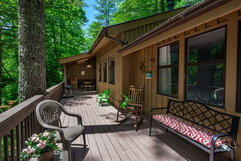 King En-suite | 40’ Deck | 1mile to Lake/Resort | - Image 1
