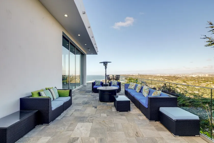 Pool & Coastline Views: Luxe La Jolla Home - Image 1