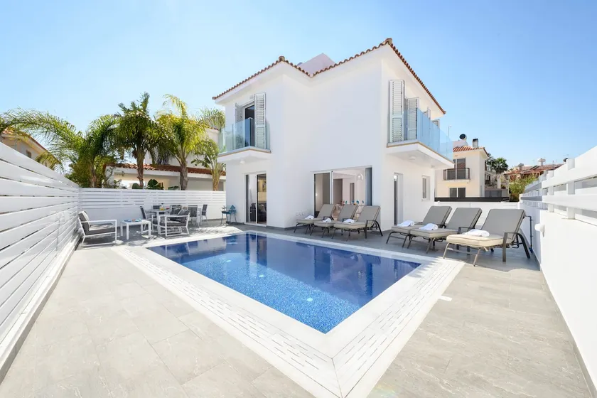 Denne godt nuværende 3 værelses villa er ideel til familier eller en gruppe af venner - Image 1