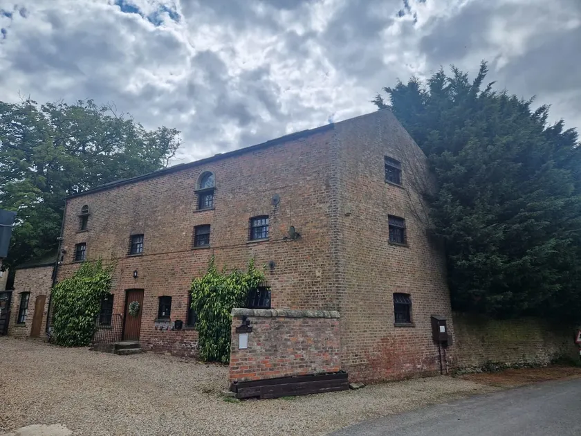 The Carriage House. 8 Bedrooms. Sleeps 24. - Image 1