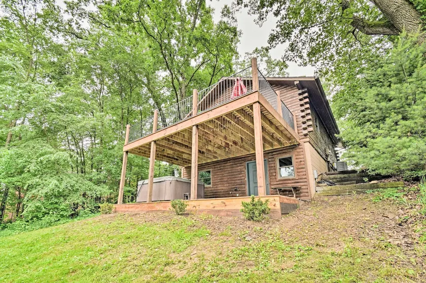 Cozy Amish Country Cabin on Shipshewana Lake! - Image 1