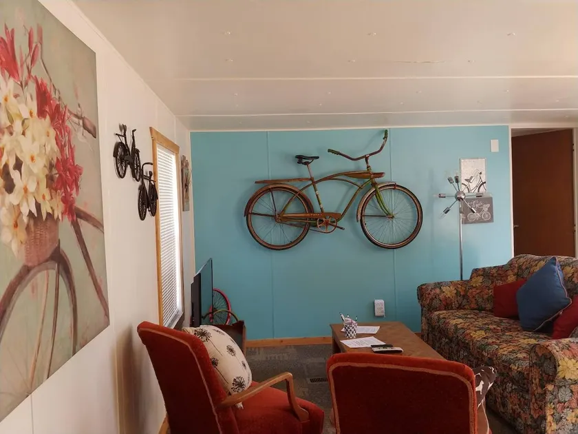 The Bicycle house! cool, close to lake, pets OK - Image 1