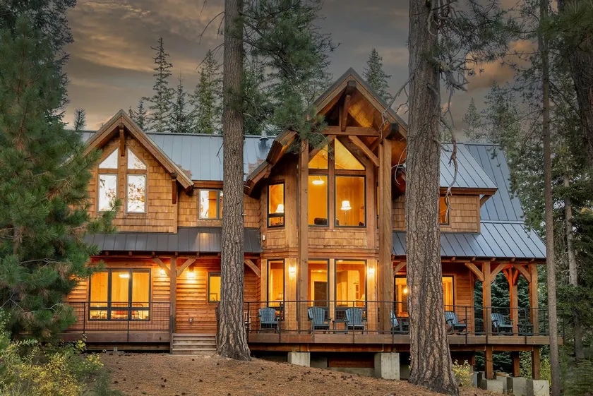 Spacious Luxury Cabin w/Hot Tub Private Lake- Bend - Image 1