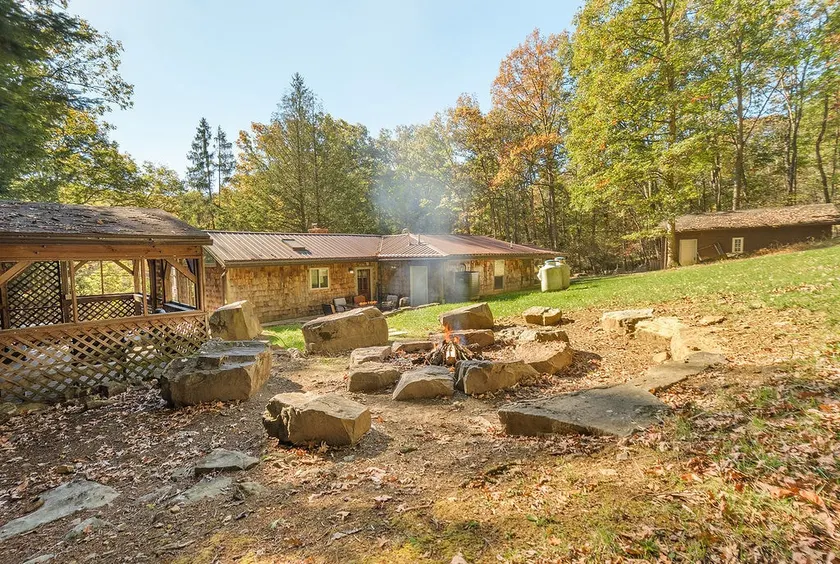 Gorgeous Lodge, indhegnet gård, ombrydes dæk, få minutter fra Ohiopyle! - Image 1