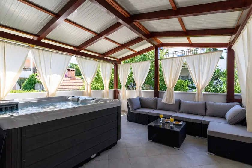 A-16762-a Two bedroom apartment with hot tub by - Image 1
