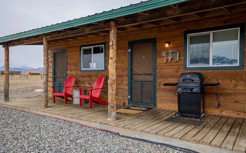 Cowboy Bunkhouse #2, clean rustic charm, located in South Fork Valley, 10 minutes from Downtown Cody - Image 1
