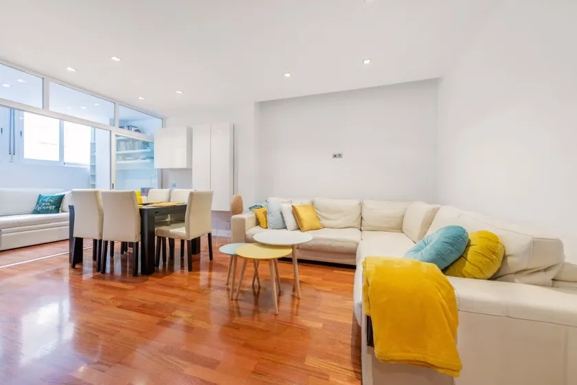 Spacious Refurbished with Parking-3BD 2BT-Retiro - Image 1