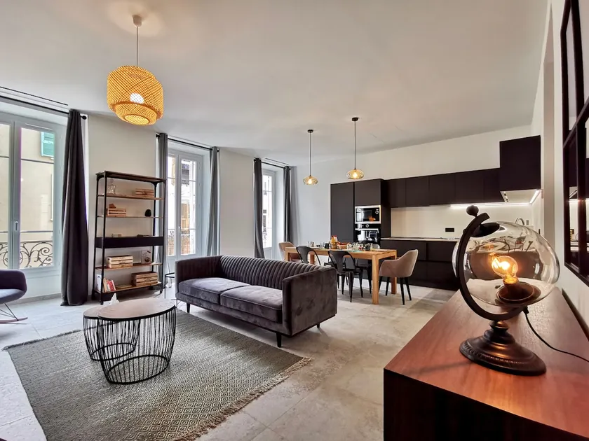 Luxury Assalit - Image 1