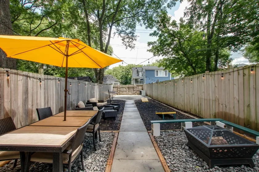 Private Backyard 2mi to Downtown - Image 1