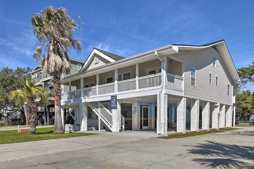 Murrells Inlet Upstairs Unit: 1 Block to Beach! - Image 1