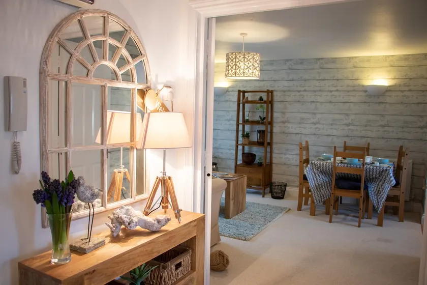The Beach House, Driftwood, bespoke apartment with private parking - Image 1