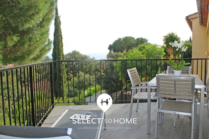 Sea view, sunny terrace and beach by SELECTsoHOME - Image 1