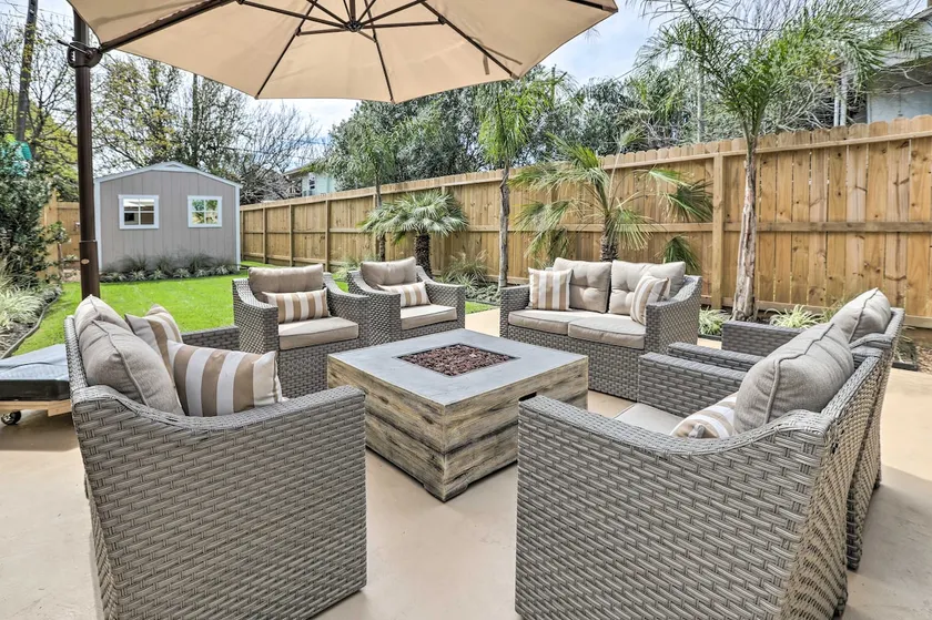 2 Blocks to Stewart Beach: Home w/ Backyard Oasis - Image 1