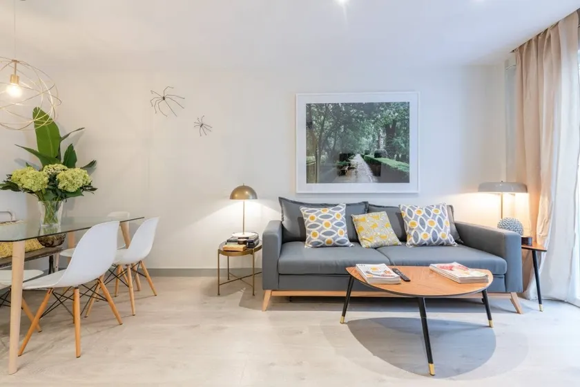 Sophisticated brand new flat in historic district - Image 1