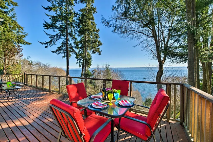 Puget Sound Escape: Private Beach & Oversized Deck - Image 1
