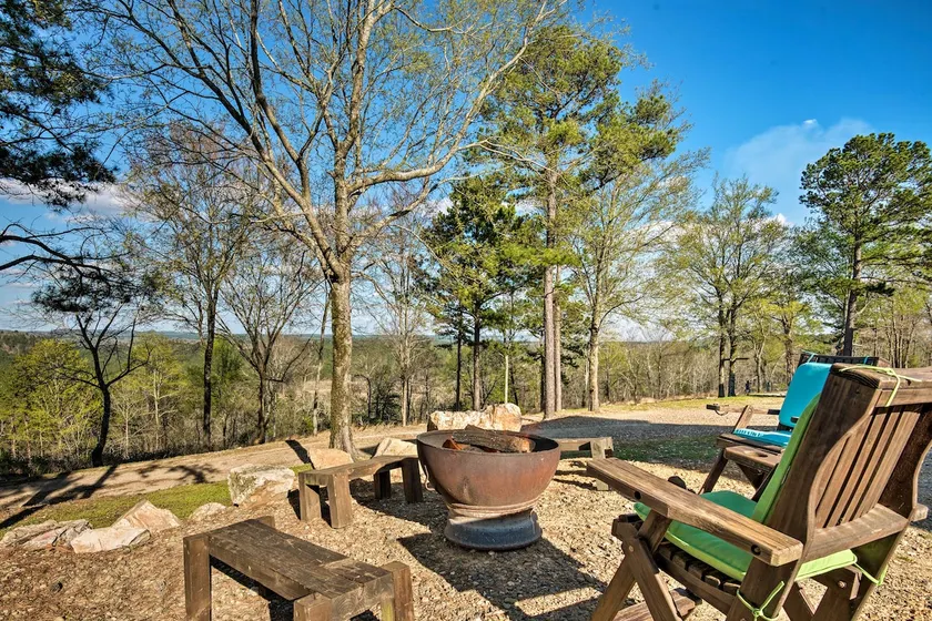 Broken Bow Mountaintop Home w/ Hot Tub! - Image 1