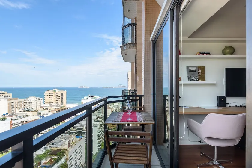 Flat with balcony, sea view and Cristo in Leblon - Image 1