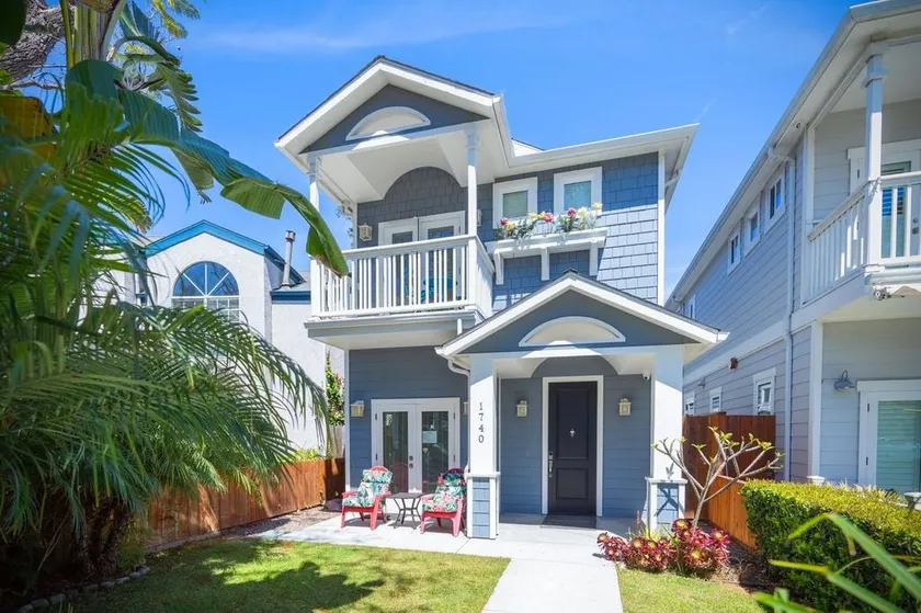 Blue Heron Beach House - Near the Beach with a backyard and bikes! - Image 1