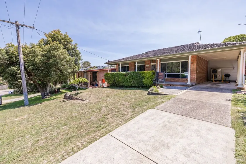 Cuddles Cottage, 4 Christmas Bush Avenue - air conditioned holiday house, 400 metres to Dutchies beach - Image 1