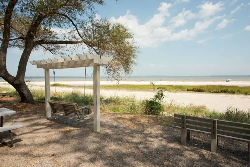 Seaside Bliss Awaits Your Dream Beach Getaway! - Image 1