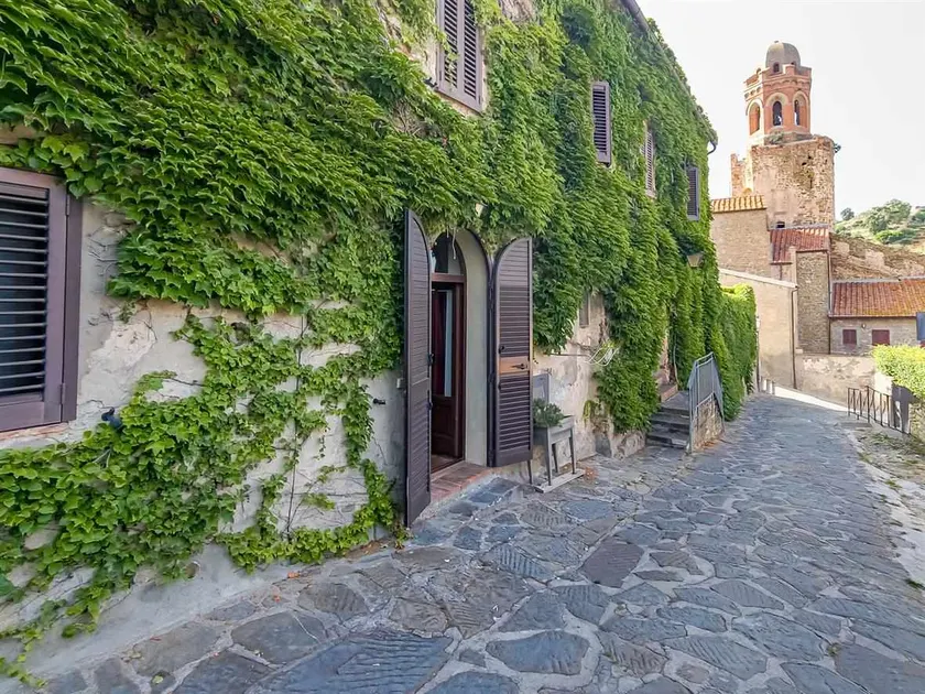 La Casina di Rosi. live in the ancient village. - Image 1