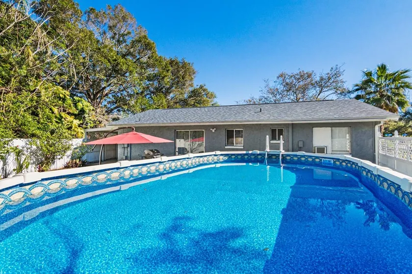 FREE Heated Pool, Sleeps 10, Pinellas Pk | 25 Min to Gulf Beaches - Image 1