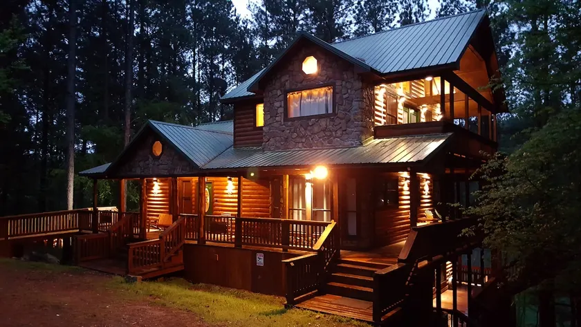 4 BR Luxury Waterview Cabin, Hot Tub, Fishing Lake - Image 1