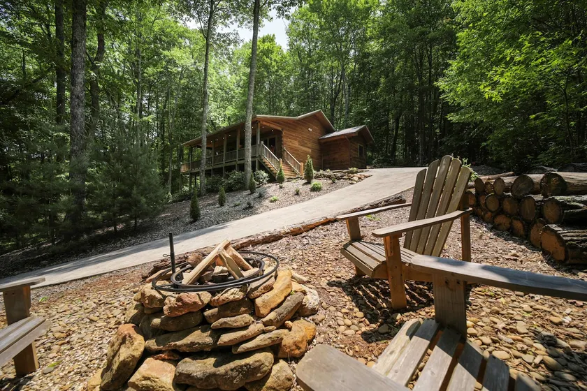 Blue Ridge Cabin Getaway | Cashiers & Highlands - Image 1