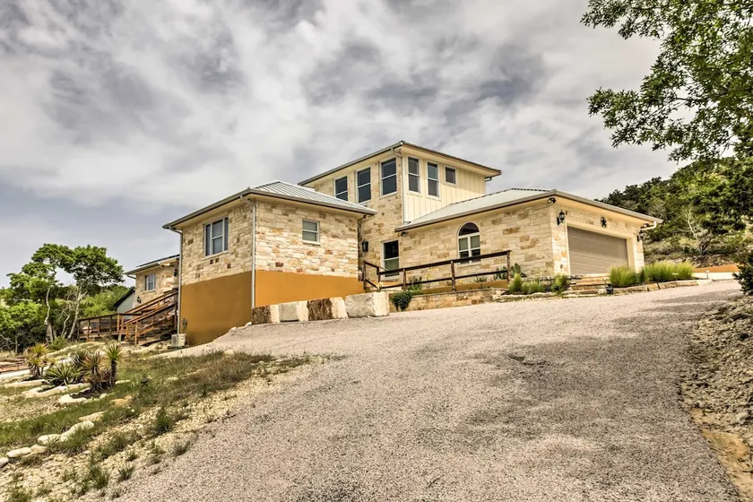 'Ladera' Wimberley Estate on 13 Acres w/ Hot Tub - Image 1