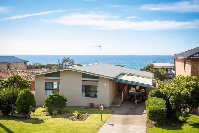 Kianga Parade Beach House - Image 1