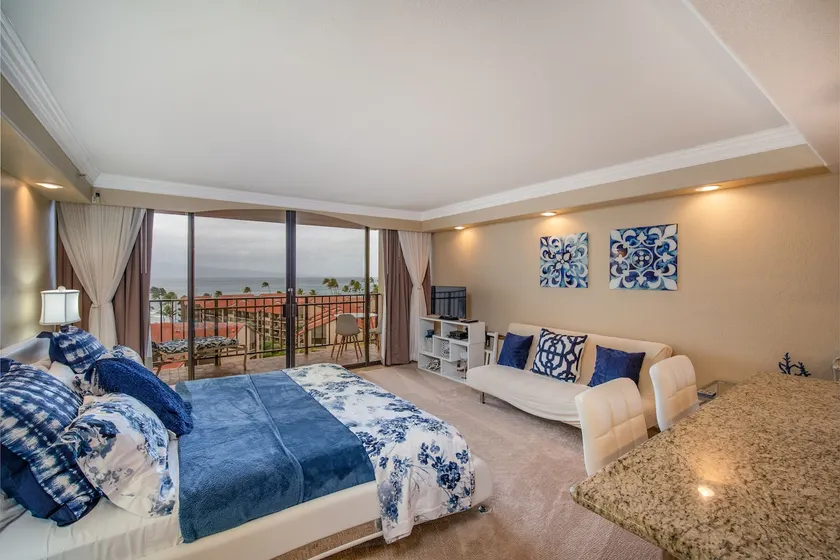 Spacious Penthouse Studio w/ Pool - KS 942 - Image 1