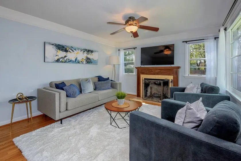 Style Meets Comfort in Beautiful Design - Image 1