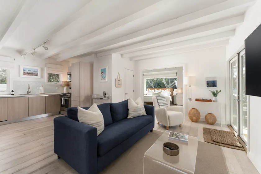 Private Guest House - Walk to Beach & Rosewood - Image 1