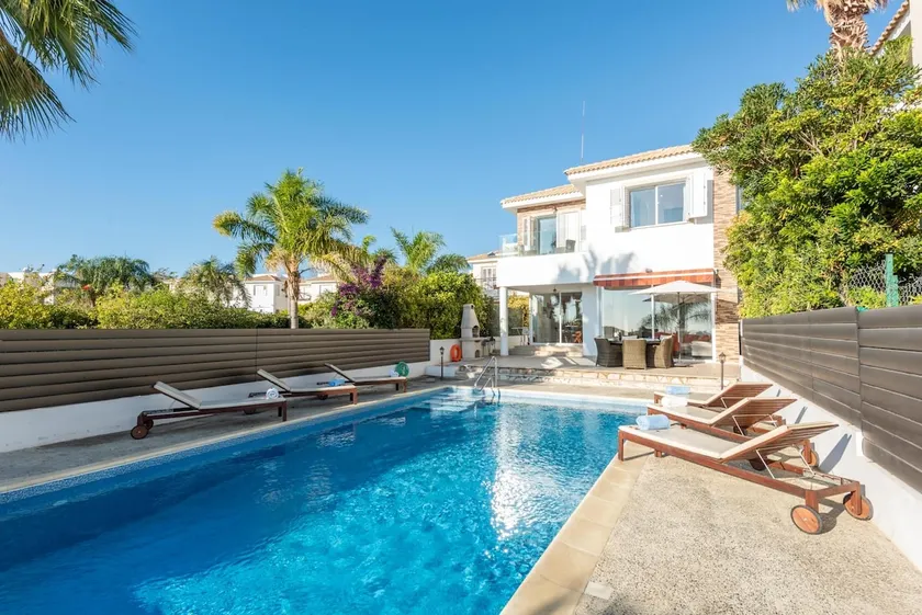 Villa Laguna Sunrise by Ezoria Villas - Image 1
