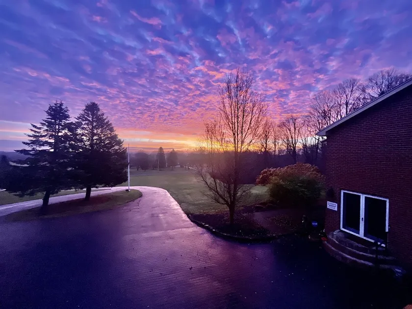 Ultimate Family Retreat:10-Acre, Heated Pool, Hot Tub & More - Image 1